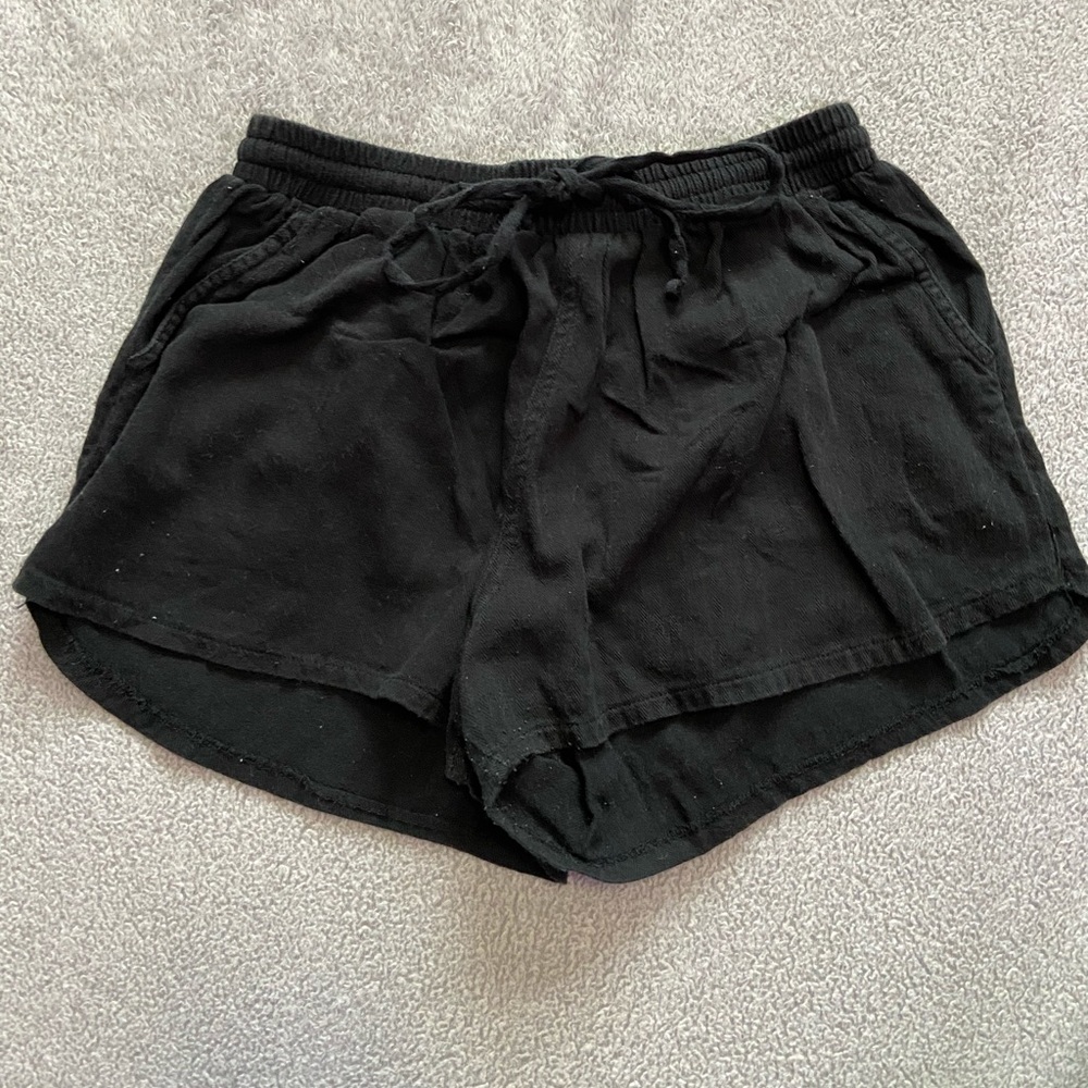 black universal threads flowy shorts